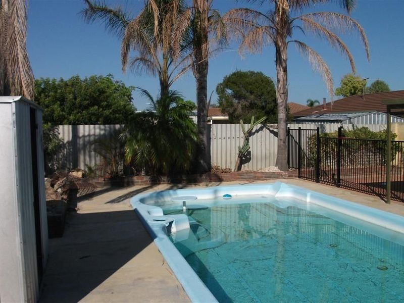 12 Ballard Court, Cooloongup WA 6168
