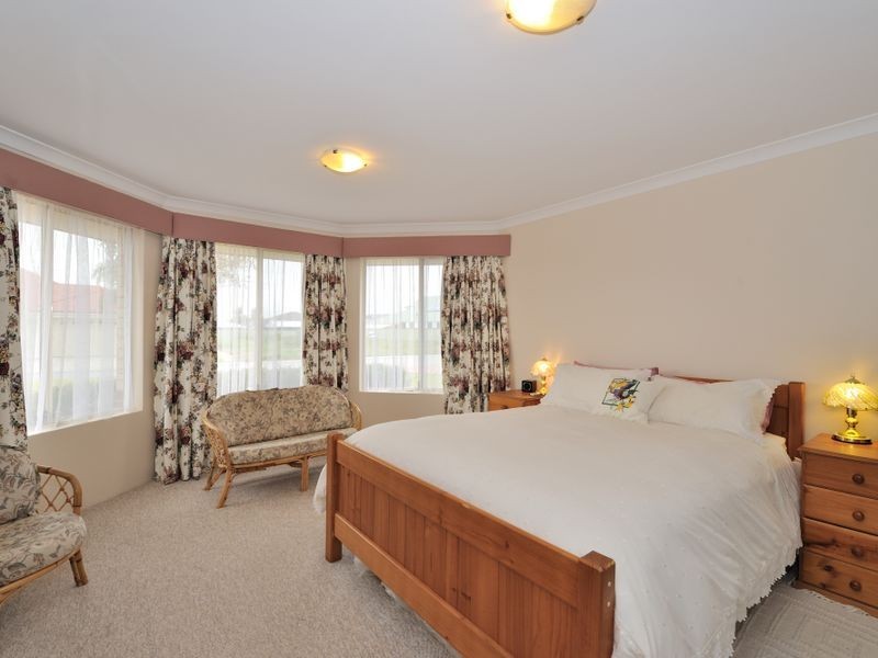 7 Ashland Crescent, Port Kennedy WA 6172