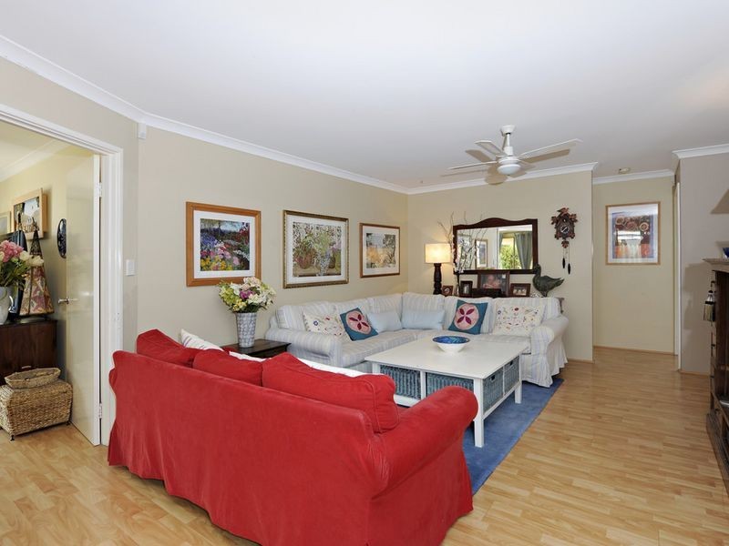 30 Bluefields Parkway, Port Kennedy WA 6172