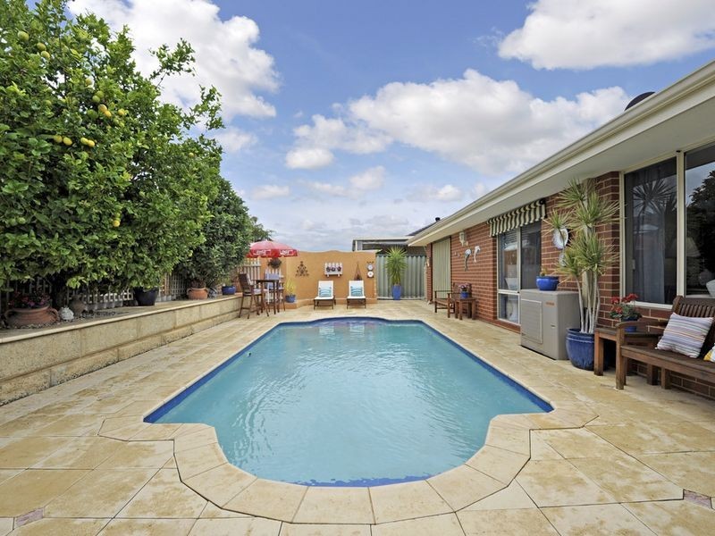 30 Bluefields Parkway, Port Kennedy WA 6172