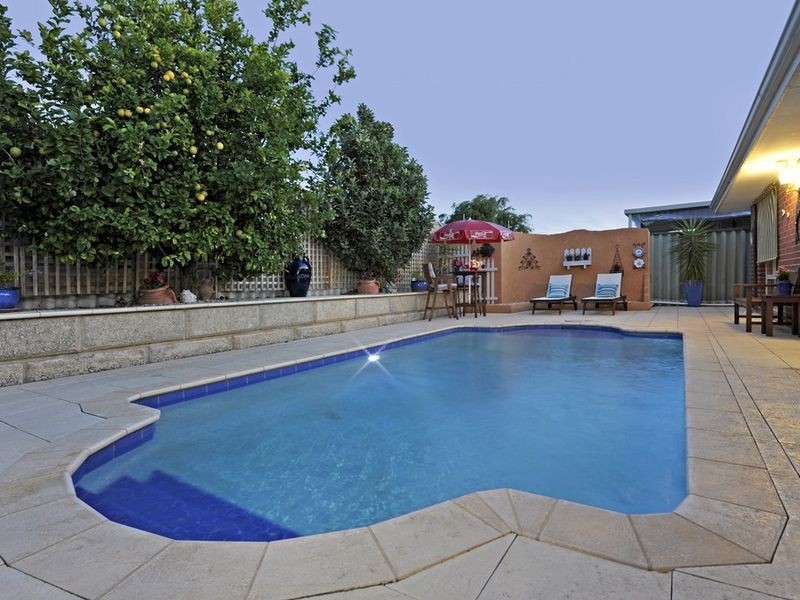 30 Bluefields Parkway, Port Kennedy WA 6172