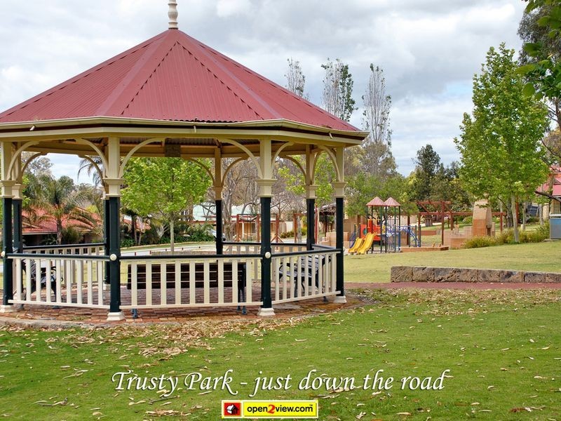 6 Huxtable Terrace, Baldivis WA 6171