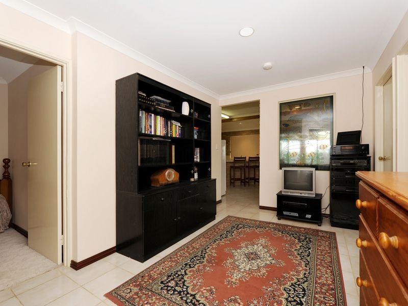 6 Glenroy Gardens, Port Kennedy WA 6172