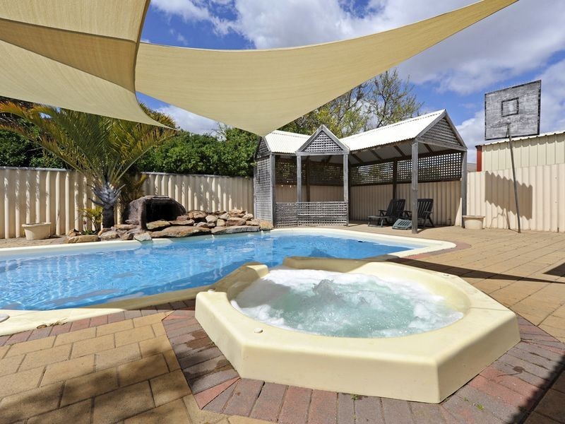 10 Quindalup Court, Hillman WA 6168