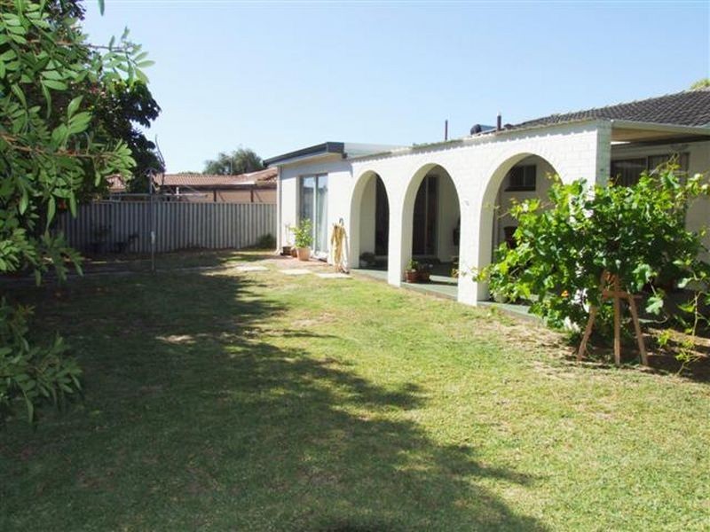 33 Biscayne Street, Safety Bay WA 6169