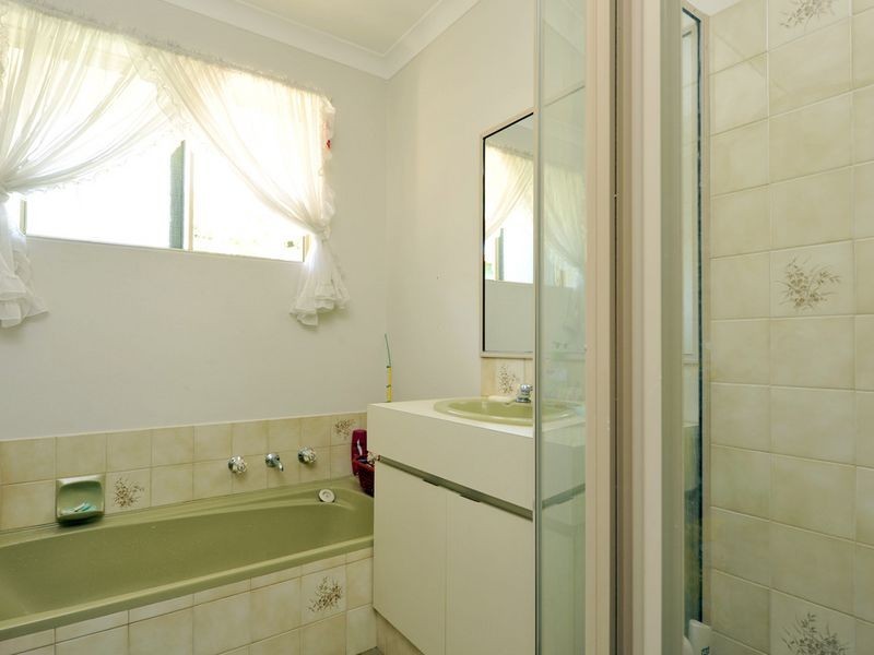 25 Chelmsford Avenue, Port Kennedy WA 6172