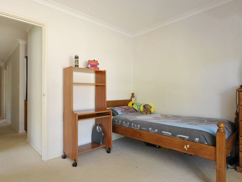25 Chelmsford Avenue, Port Kennedy WA 6172