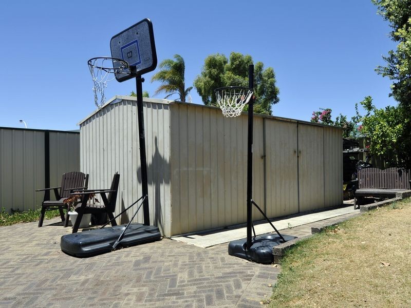 25 Chelmsford Avenue, Port Kennedy WA 6172