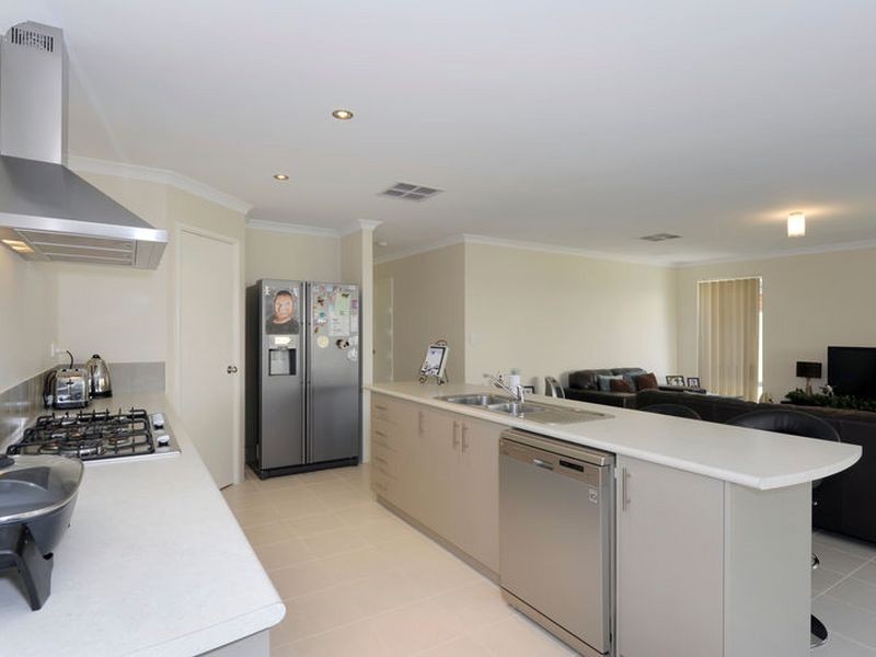 15 Wanderer Parkway, Baldivis WA 6171
