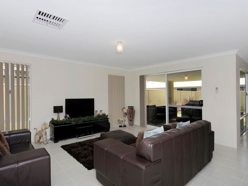 15 Wanderer Parkway, Baldivis WA 6171