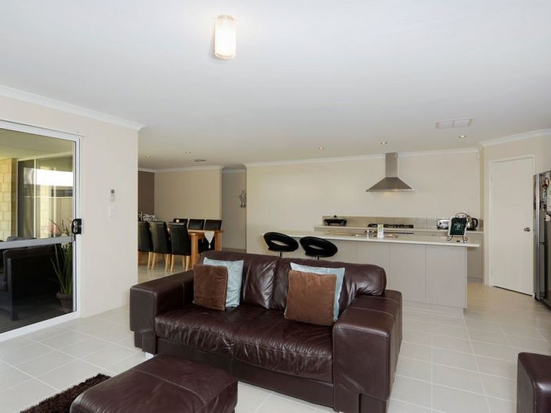 15 Wanderer Parkway, Baldivis WA 6171