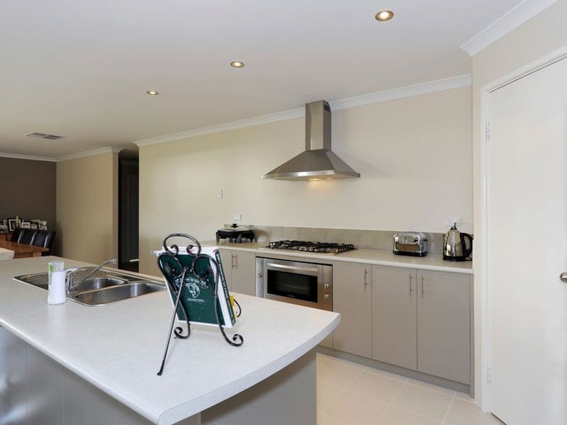 15 Wanderer Parkway, Baldivis WA 6171