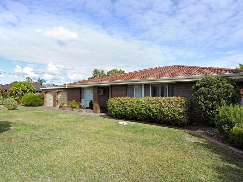 4 Seabrooke Avenue, Rockingham WA 6168