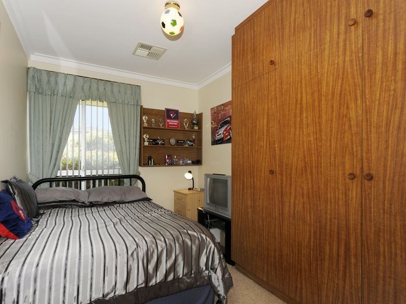 4 Seabrooke Avenue, Rockingham WA 6168
