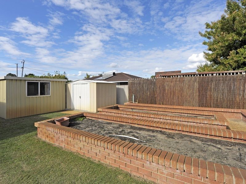 4 Seabrooke Avenue, Rockingham WA 6168