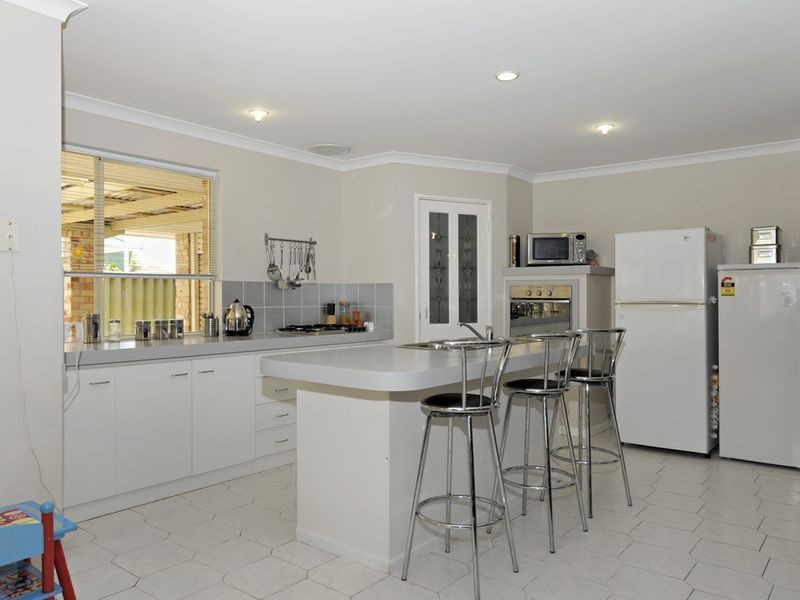 16 Moreton Crescent, Warnbro WA 6169