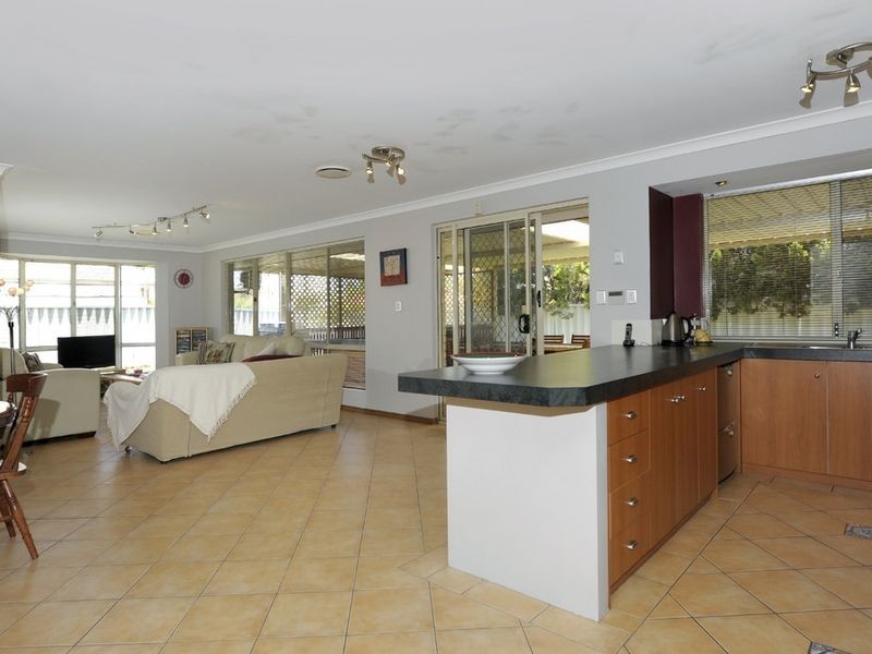 15 Shoalhaven Place, Waikiki WA 6169