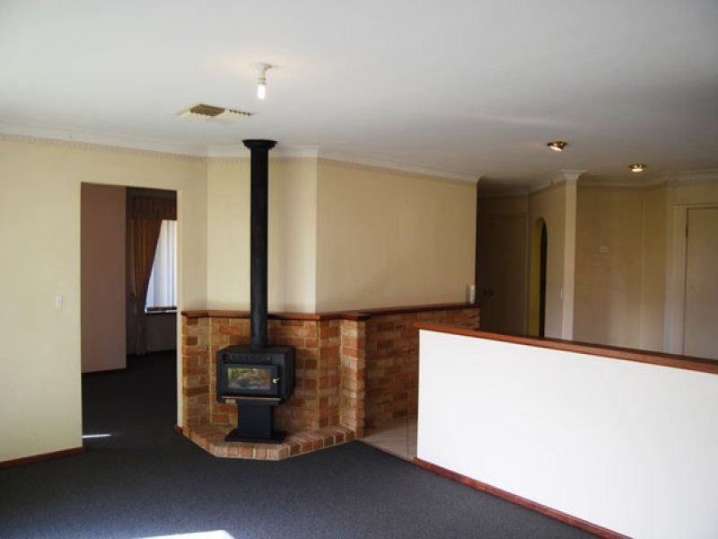 9 Port Royal Drive, Safety Bay WA 6169