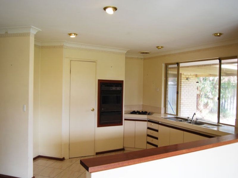 9 Port Royal Drive, Safety Bay WA 6169