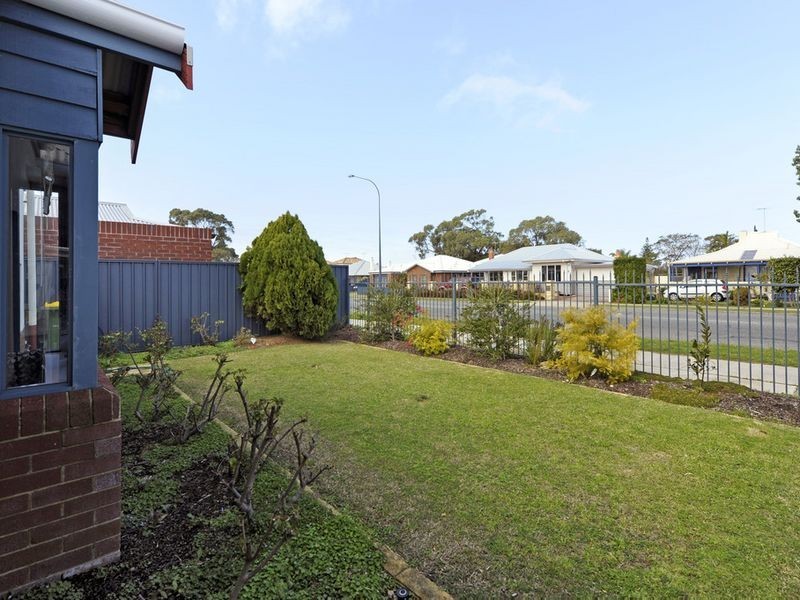 1/110 Parkin Street, Rockingham WA 6168