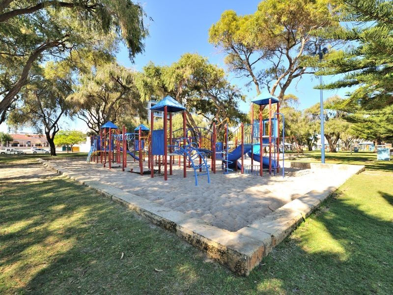 4/70 Kent Street, Rockingham WA 6168