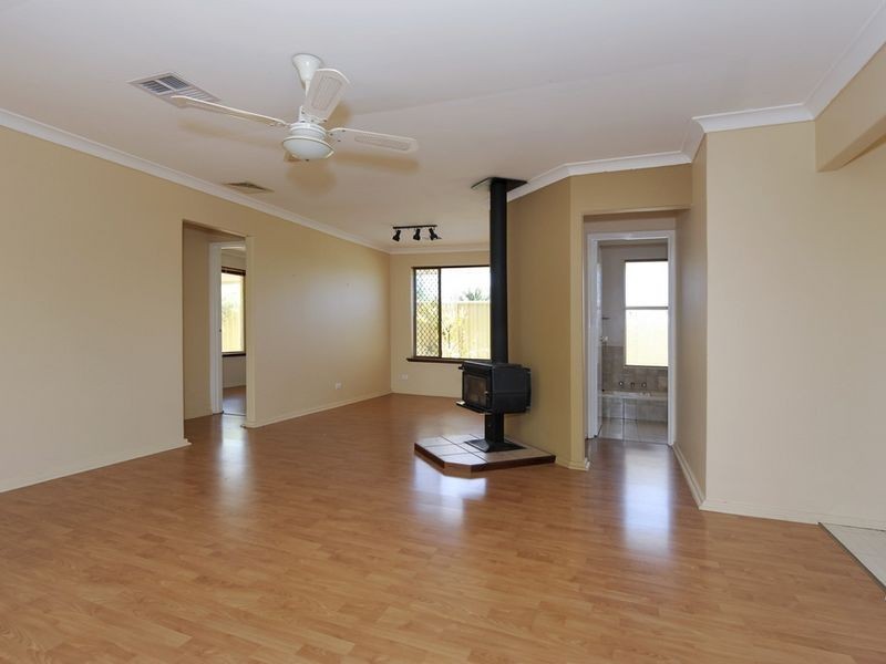 32 Noreena Avenue, Golden Bay WA 6174