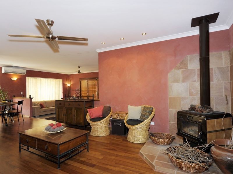 14 Salcombe Way, Warnbro WA 6169