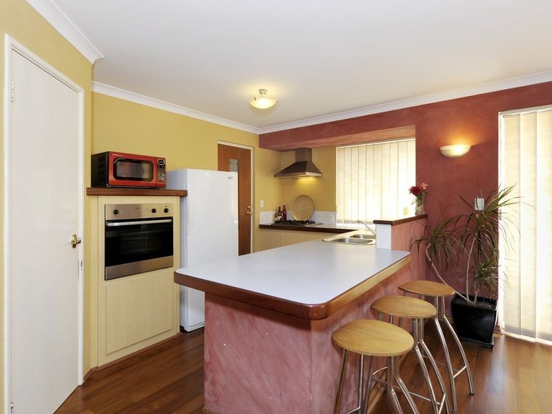 14 Salcombe Way, Warnbro WA 6169