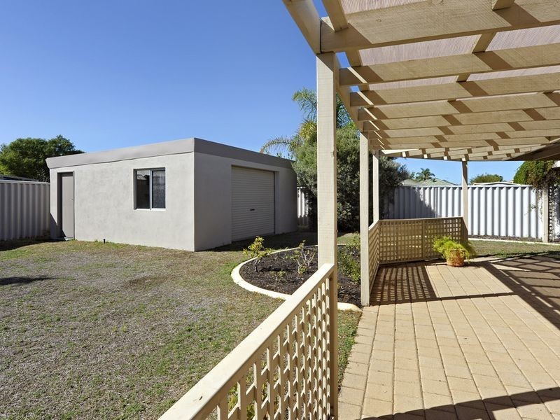 4 Manly Crescent, Warnbro WA 6169