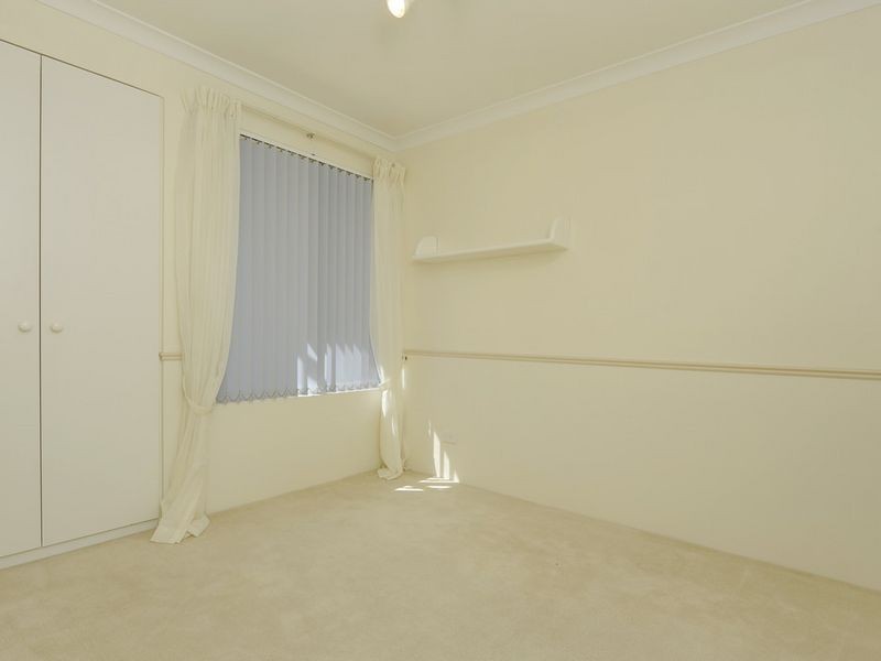 4 Manly Crescent, Warnbro WA 6169