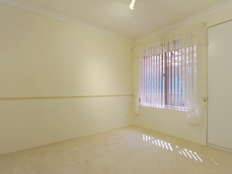 4 Manly Crescent, Warnbro WA 6169