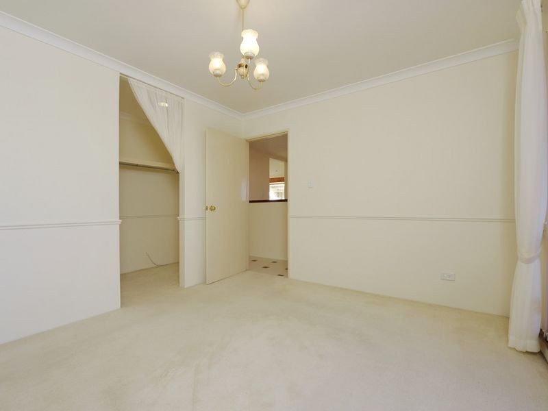 4 Manly Crescent, Warnbro WA 6169