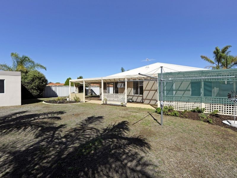 4 Manly Crescent, Warnbro WA 6169