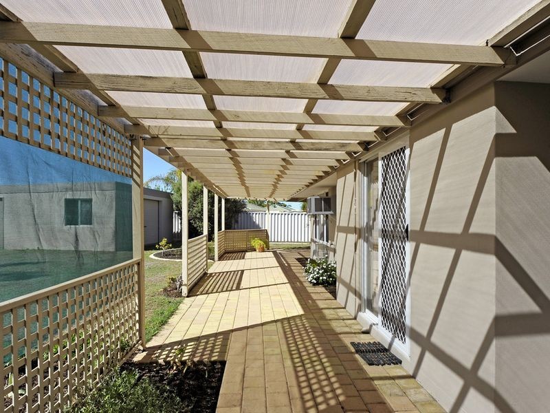 4 Manly Crescent, Warnbro WA 6169