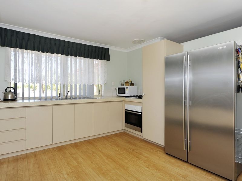 15 Bayonne Gardens, Port Kennedy WA 6172