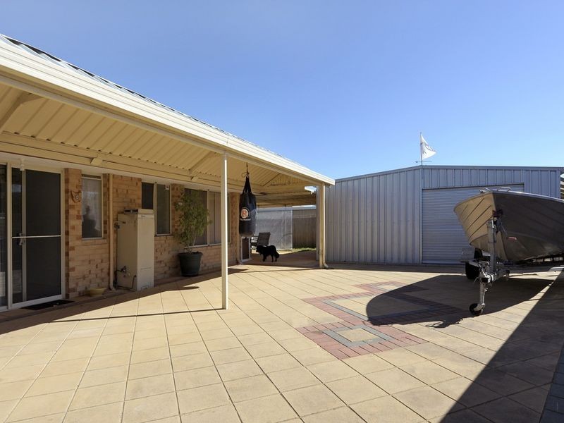 15 Bayonne Gardens, Port Kennedy WA 6172