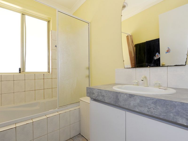 15 Bayonne Gardens, Port Kennedy WA 6172