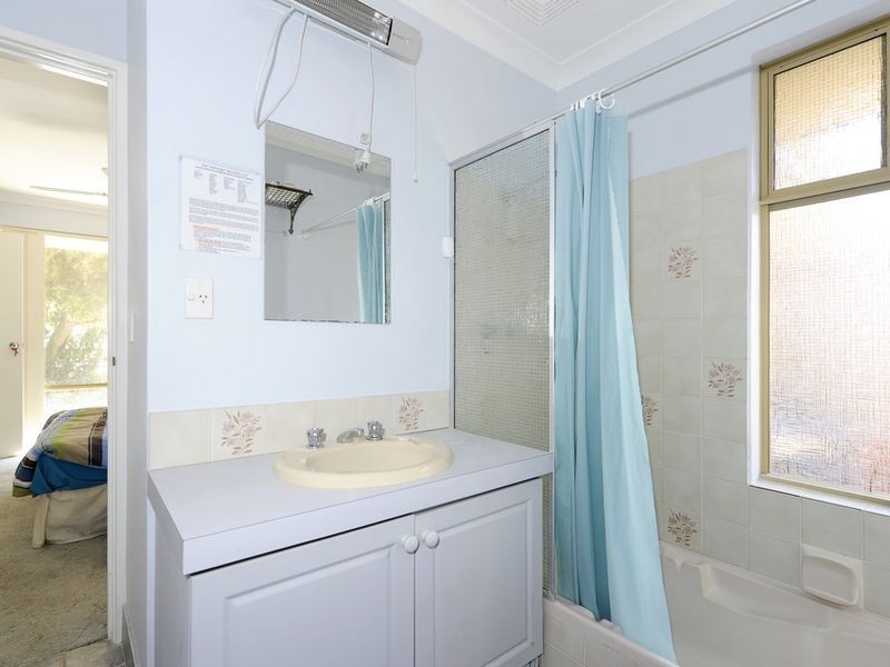 17B Trinity Court, Safety Bay WA 6169