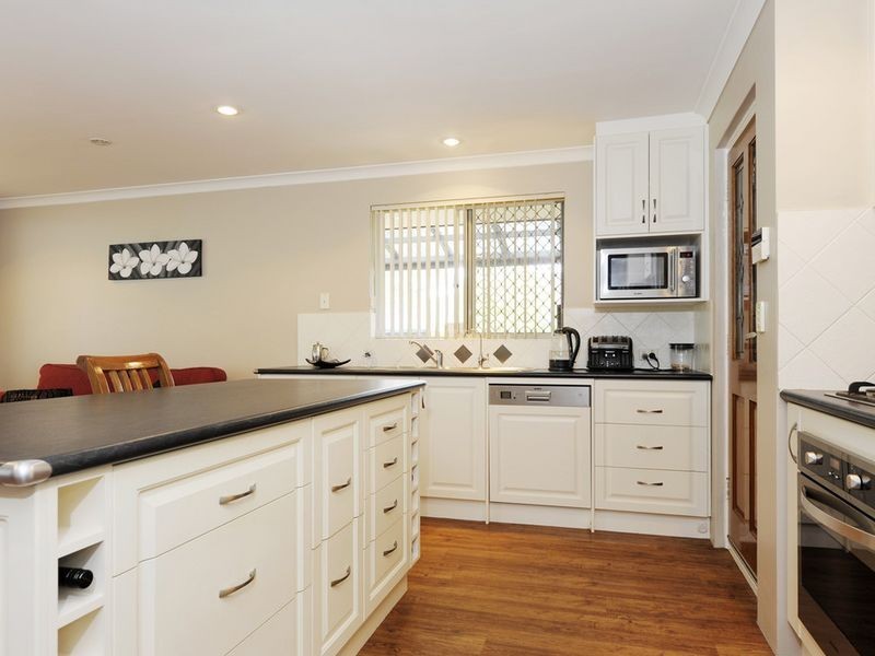 26 Rothesay Court, Cooloongup WA 6168