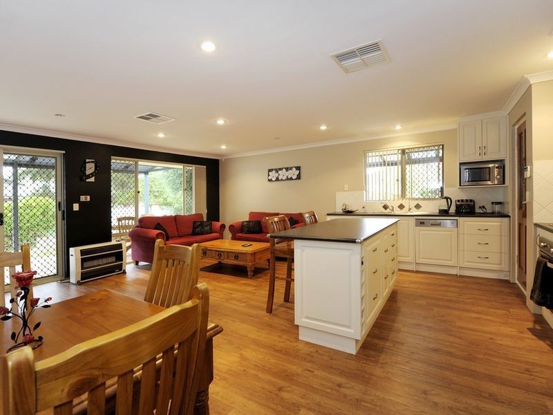 26 Rothesay Court, Cooloongup WA 6168