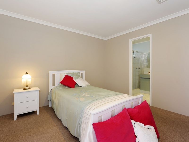 26 Rothesay Court, Cooloongup WA 6168