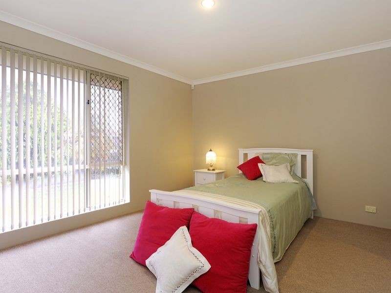 26 Rothesay Court, Cooloongup WA 6168