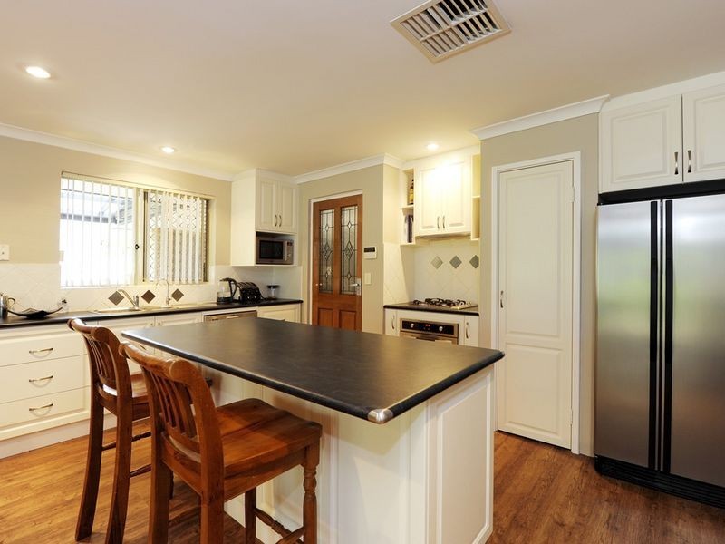 26 Rothesay Court, Cooloongup WA 6168