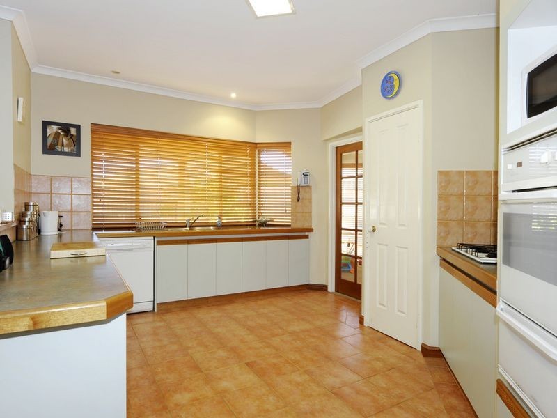 11 St Ettiene Gardens, Port Kennedy WA 6172