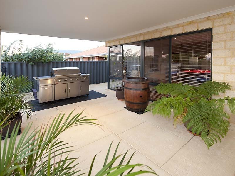 13 Taiof Close, Secret Harbour WA 6173