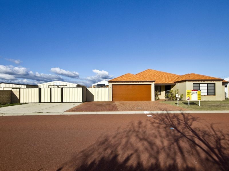 5 Zaragoza Drive, Port Kennedy WA 6172