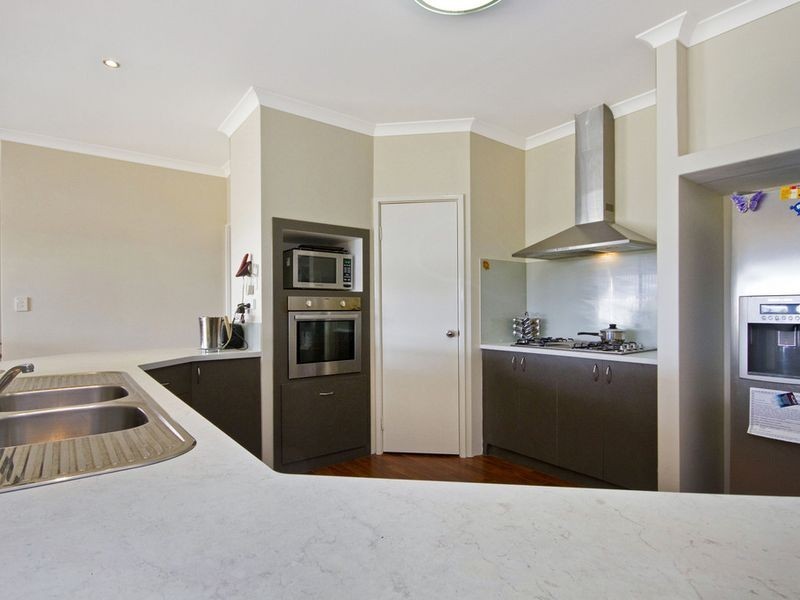 5 Zaragoza Drive, Port Kennedy WA 6172