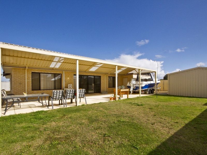 5 Zaragoza Drive, Port Kennedy WA 6172