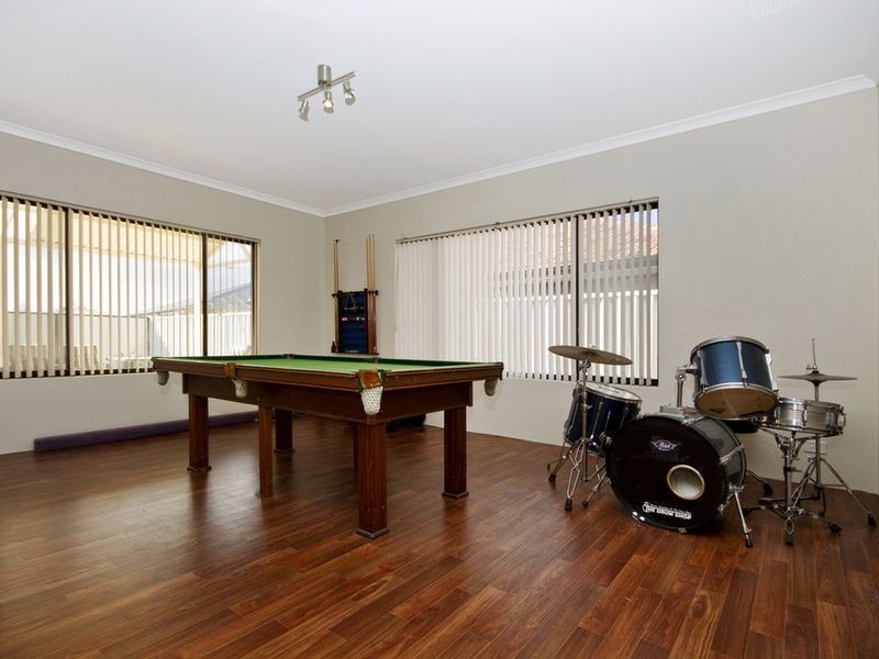 5 Zaragoza Drive, Port Kennedy WA 6172