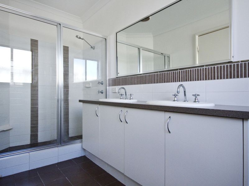 5 Zaragoza Drive, Port Kennedy WA 6172